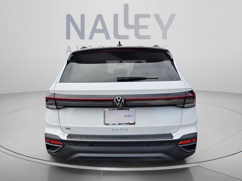 New 2026 Volkswagen Taos SE FWD image 4