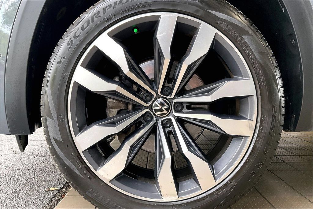 Used 2021 Volkswagen Atlas Cross Sport SEL Premium R-Line AWD/4WD image 31