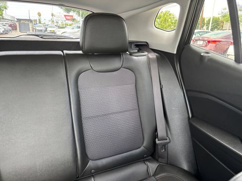 Used 2025 Chevrolet Trax LT FWD image 33