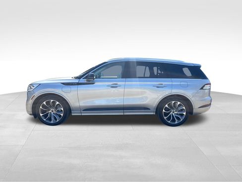 Used 2021 Lincoln Aviator Grand Touring w/ Equipment Group 302A AWD/4WD image 2