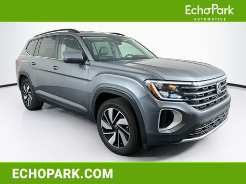 Used 2025 Volkswagen Atlas SE FWD image 1