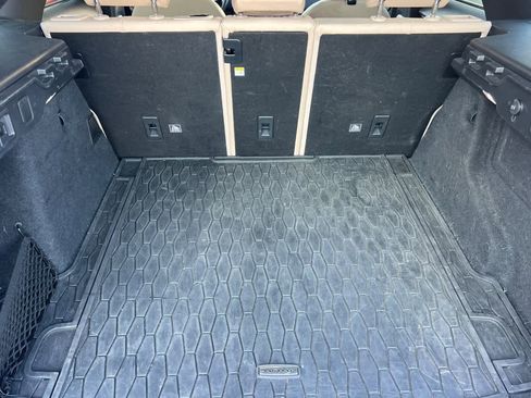 Used 2019 Jaguar F-PACE image 16