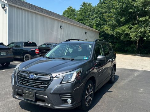 Used 2023 Subaru Forester Limited AWD/4WD image 1