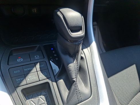 Used 2023 Toyota RAV4 LE AWD/4WD image 14
