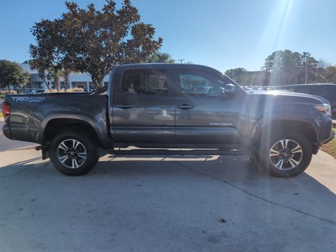 Certified 2019 Toyota Tacoma TRD Sport image 11