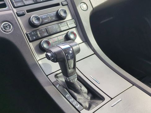 Used 2010 Ford Taurus SEL image 38