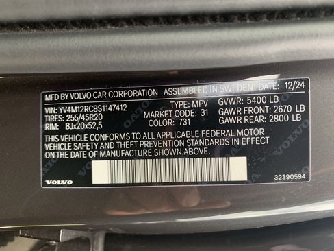 Used 2025 Volvo XC60 B5 Plus image 36