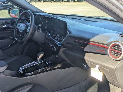 Used 2025 Chevrolet Trax RS w/ Driver Confidence Package image 30