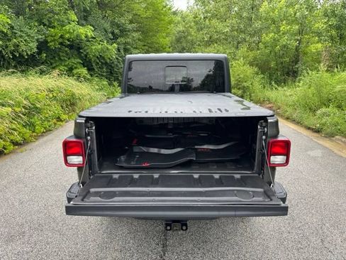 Used 2023 Jeep Gladiator Sport AWD/4WD image 14
