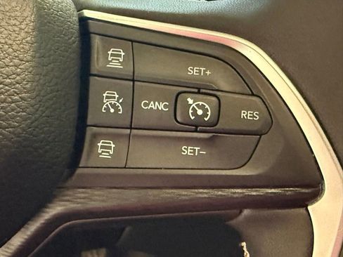 Used 2024 Jeep Grand Cherokee L Altitude AWD/4WD image 51