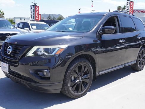 Used 2018 Nissan Pathfinder SL w/ Midnight Edition Package FWD image 4
