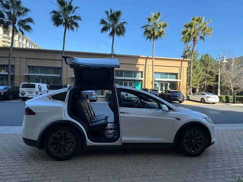 Used 2018 Tesla Model X 75D AWD/4WD image 8