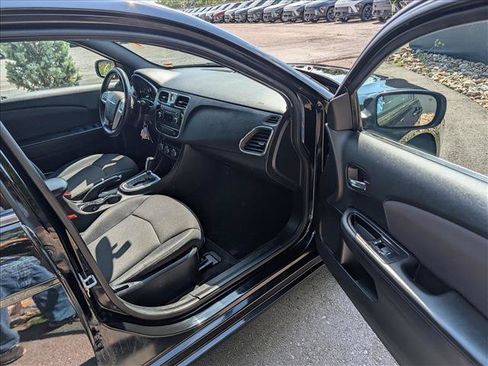 Used 2013 Chrysler 200 Touring FWD image 11