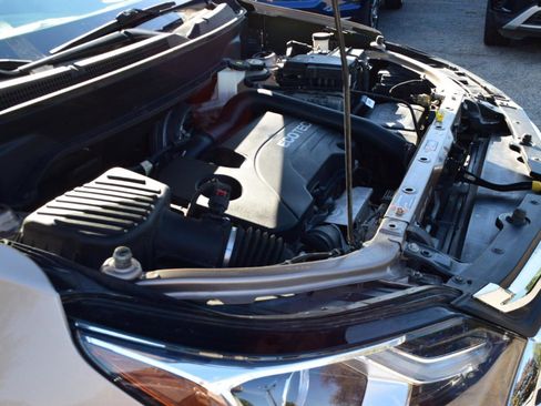 Used 2018 Chevrolet Equinox Premier FWD image 23