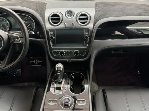Used 2019 Bentley Bentayga AWD/4WD image 34