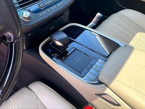 Used 2018 Lexus LS 500 w/ Luxury Package RWD image 15