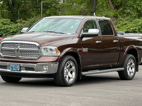 Used 2014 RAM 1500 Laramie w/ Convenience Group AWD/4WD image 8