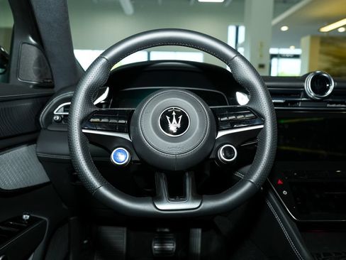 Used 2025 Maserati Grecale GT AWD/4WD image 40