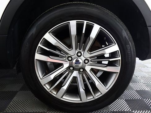 Used 2016 Ford Explorer Platinum image 32