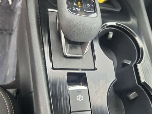 Used 2024 Nissan Rogue S image 13