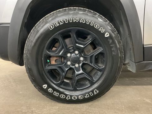 Used 2021 Jeep Cherokee Trailhawk w/ Sun & Sound Group image 32