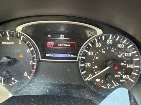 Used 2017 Nissan Altima 2.5 SR w/ Midnight Edition Package FWD image 14