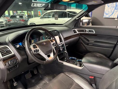 Used 2014 Ford Explorer Limited w/ Equipment Group 302A AWD/4WD image 9