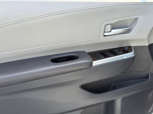 Certified 2022 Toyota Sienna XLE image 18