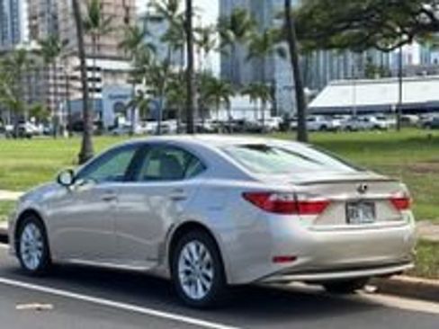 Used 2014 Lexus ES 300h image 5
