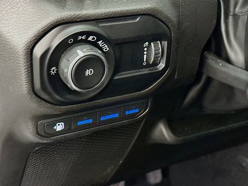 Used 2023 Jeep Wrangler Sahara w/ Cold Weather Group image 17