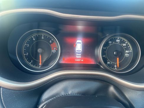 Used 2017 Jeep Cherokee Limited AWD/4WD image 16