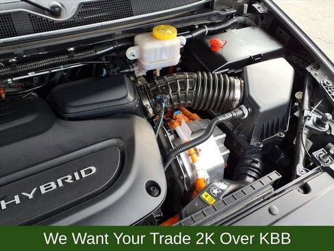 Used 2023 Chrysler Pacifica Touring-L image 30