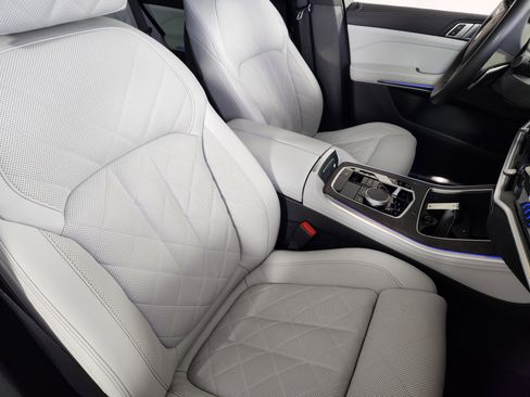 Used 2025 BMW X5 xDrive40i image 10