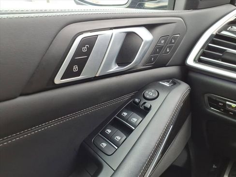 Used 2022 BMW X5 M50i w/ Executive Package image 22