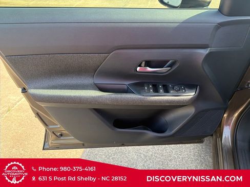 Certified 2025 Nissan Kicks SV FWD image 10