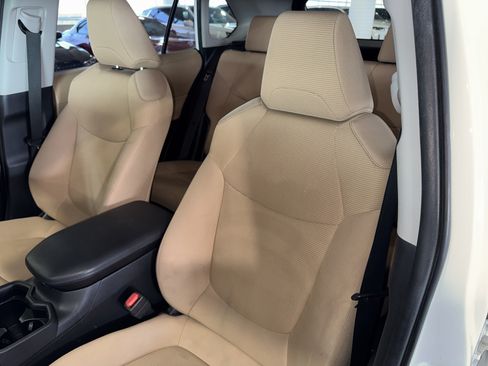 Used 2019 Toyota RAV4 LE FWD image 31
