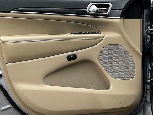 Used 2020 Jeep Grand Cherokee Limited image 20