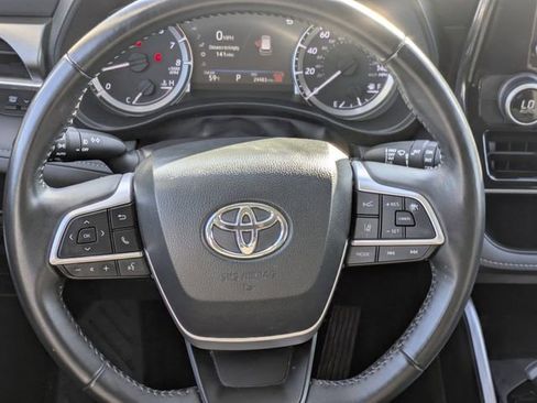 Used 2024 Toyota Highlander LE image 13