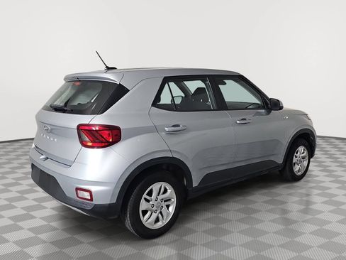 Used 2023 Hyundai Venue SE FWD image 8