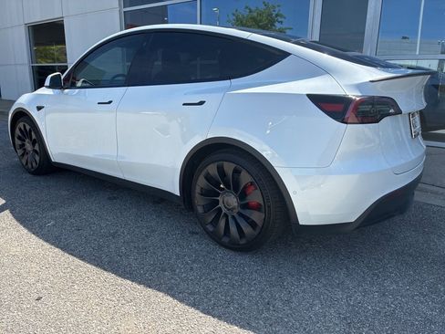 Used 2022 Tesla Model Y Performance image 2