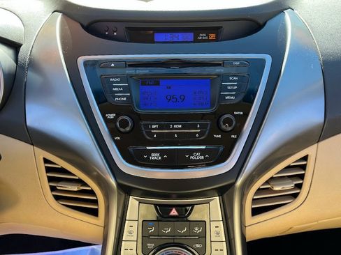 Used 2013 Hyundai Elantra GLS w/ Preferred Pkg image 18