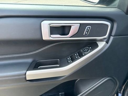 Used 2023 Ford Explorer XLT w/ Equipment Group 202A AWD/4WD image 11