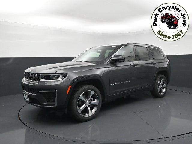 New 2026 Jeep Grand Cherokee Limited w/ Trailer Tow Package AWD/4WD image 2