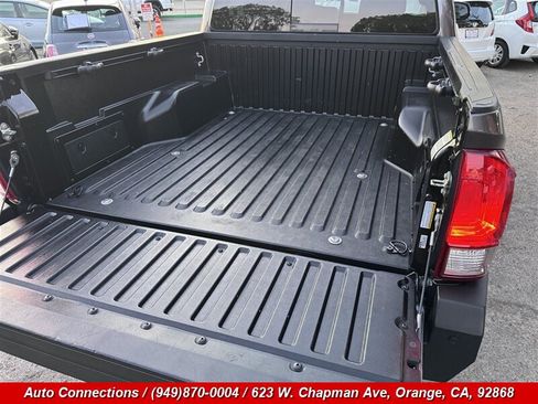 Used 2017 Toyota Tacoma TRD Off-Road w/ Tow Package (A/T) AWD/4WD image 22