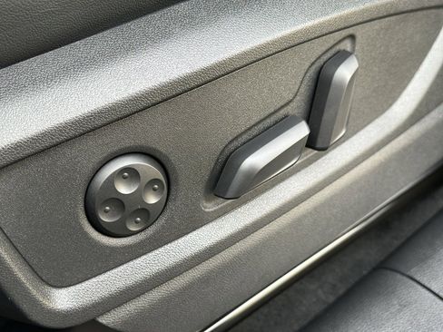 Certified 2025 Audi Q5 2.0T Premium Plus image 17