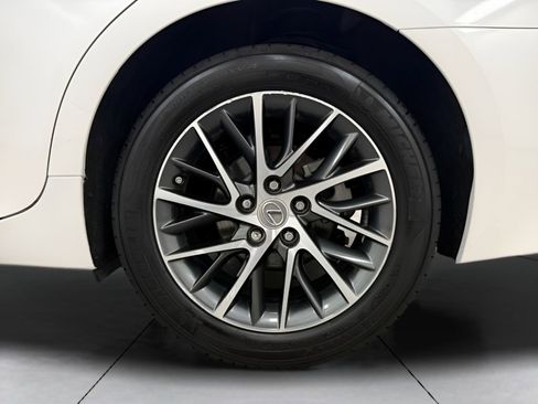 Used 2018 Lexus ES 350 w/ Luxury Package w/Wood Trim image 27