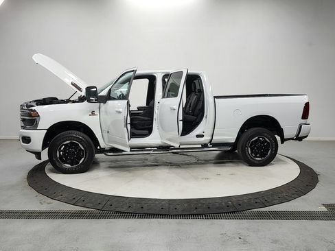 Used 2025 RAM 2500 Laramie AWD/4WD image 12