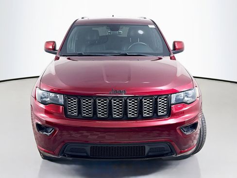 Used 2017 Jeep Grand Cherokee Altitude image 2