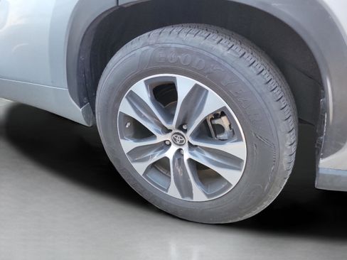 Used 2023 Toyota Highlander XLE image 23