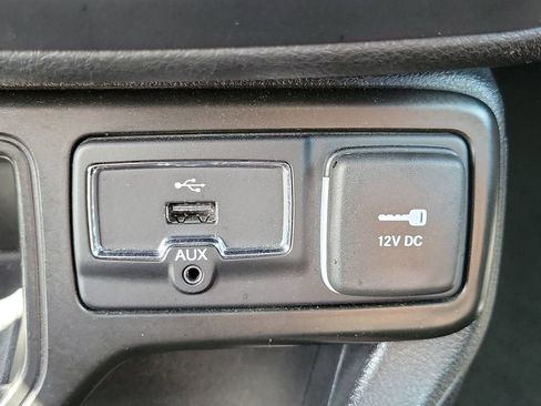 Used 2018 Jeep Renegade Altitude image 29